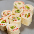 Wrap bites - 8 Stück mit leichter Mayonnaise, Pastrami und Salat
