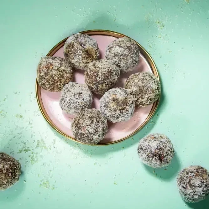 Sweet - Energy Ball mit Kokosnussflakes und Nüssen