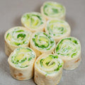 Wrap bites- 8 Stück mit Frischkäse, Avocado, Gurke und Salat.