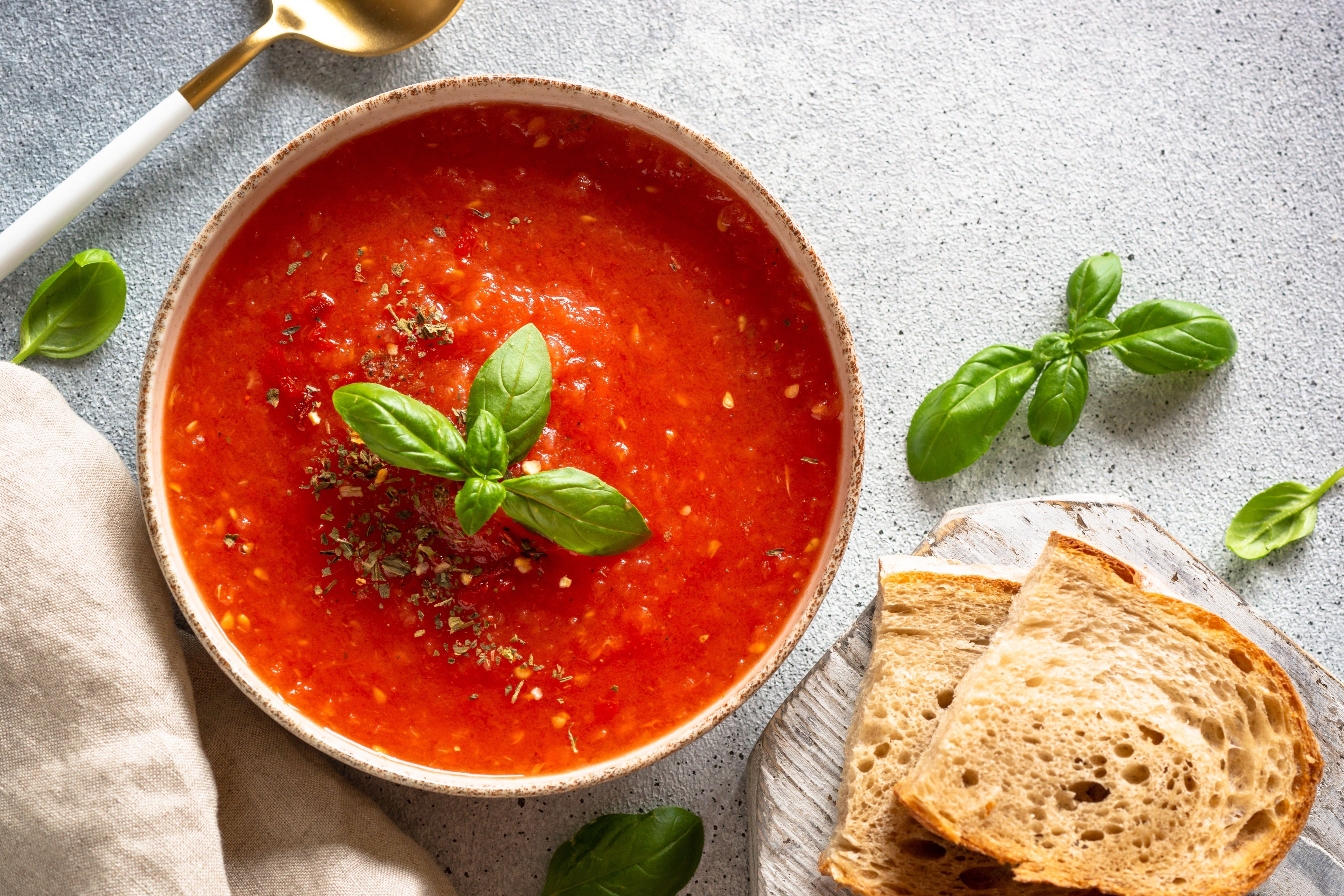 Tomaten-Knoblauch-Basilikum-Suppe