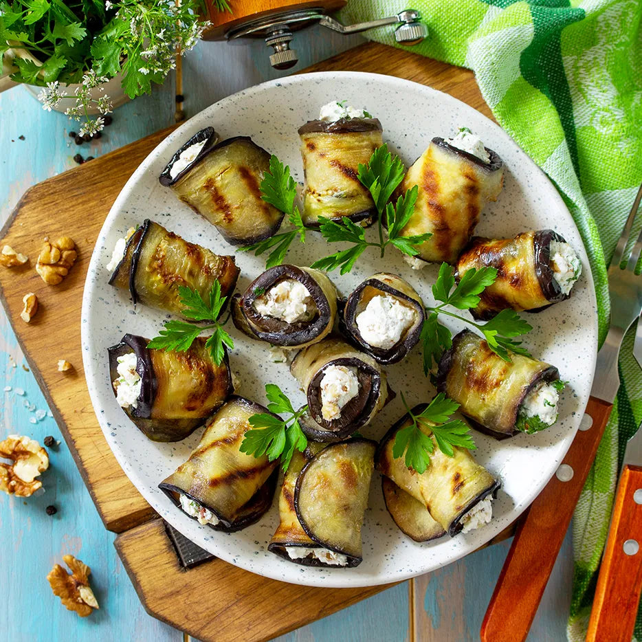Fingerfood Auberginen Röllchen mit getrockneten Tomate, Olivenpaste und Ruccola - 20 Portionen