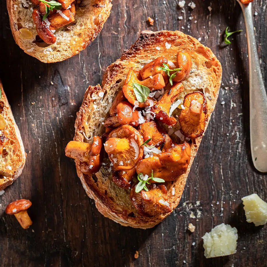 Bruschetta mit gebratenem Portibello Pilzen, Zwiebel und Thymian vegan. 20 Stück