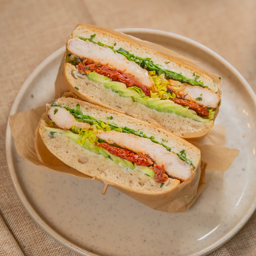 Panini Focaccia, Ceasar, Salat mit Hähnchenbrust