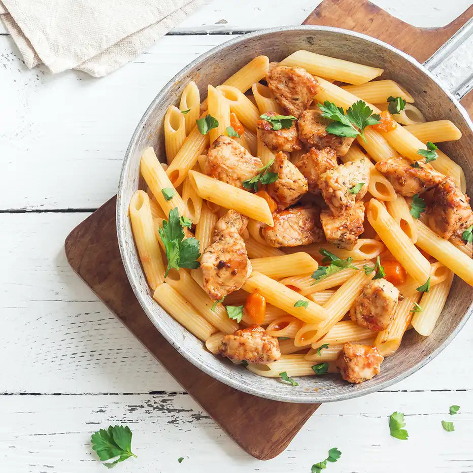 Buffet - Vollkorn-Rigatoni mit Mais Paprika Feta Creme mit Hähnchen x 12 Portionen