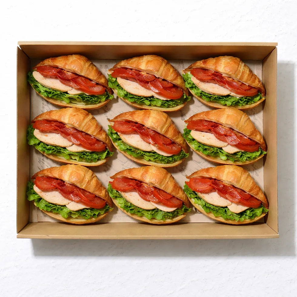mini Croissant BLT  mit Salat, Tomate, Mayo und Bacon 12Stk.
