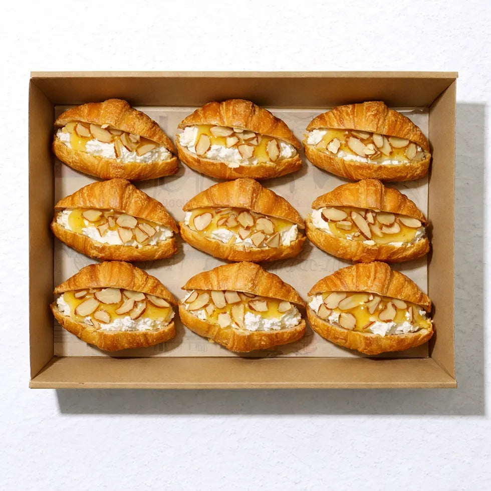 mini Croissants mit Butter, karamelisiertem Apfel und Honig 12Stk.
