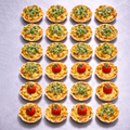 Mixed Box / Tartlet 24Stk / vegetarisch   - mit Kürbis und Käse / Pesto und Tomatenkonfit / Ziegenkäse karamelisierte Zwiebel