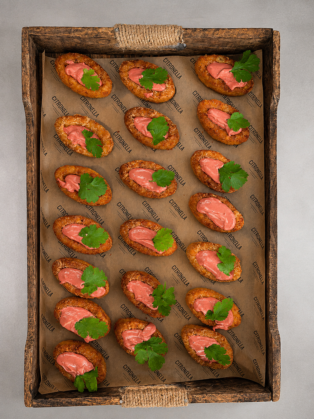 Kartoffelrösti - mit Roter Cilantro Creme und Radieschen befühltes Kartoffelschiffchen , 20 Stück