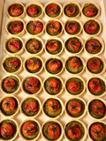 Tartlet Tomatenkonfit mit Basilikumcreme 12 Stück