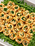 Wrap bites - 8 Stück mit Paprika-Feta-Creme, Gurke, Walnüsse, Salat und Honig