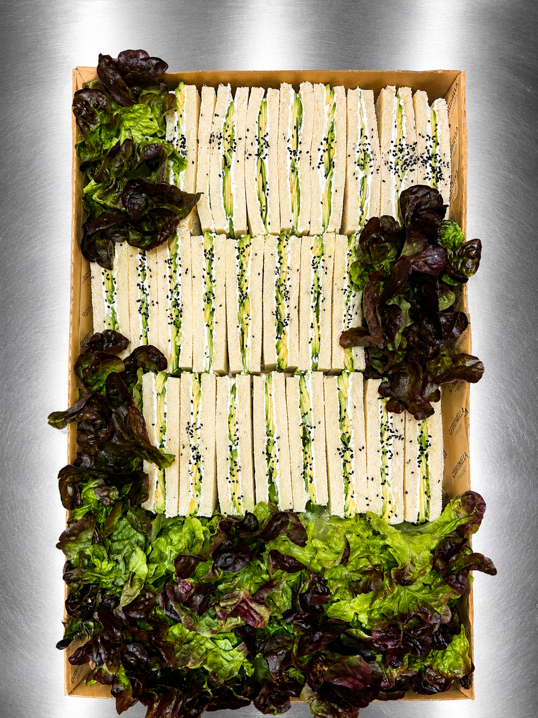 Tea Sandwich mit kürbis, labenh und karamelisierten Zwiebeln 16 Stück